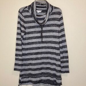 Market and Spruce Black and Gray Tunic Size Medium